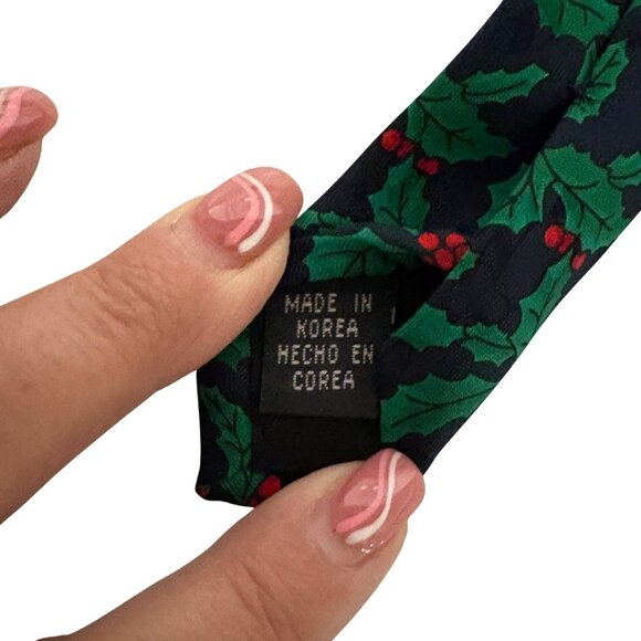 Hallmark Yule Tie Greetings Holiday Holly Polyester Christmas Mens Necktie Gift - Picture 6 of 9